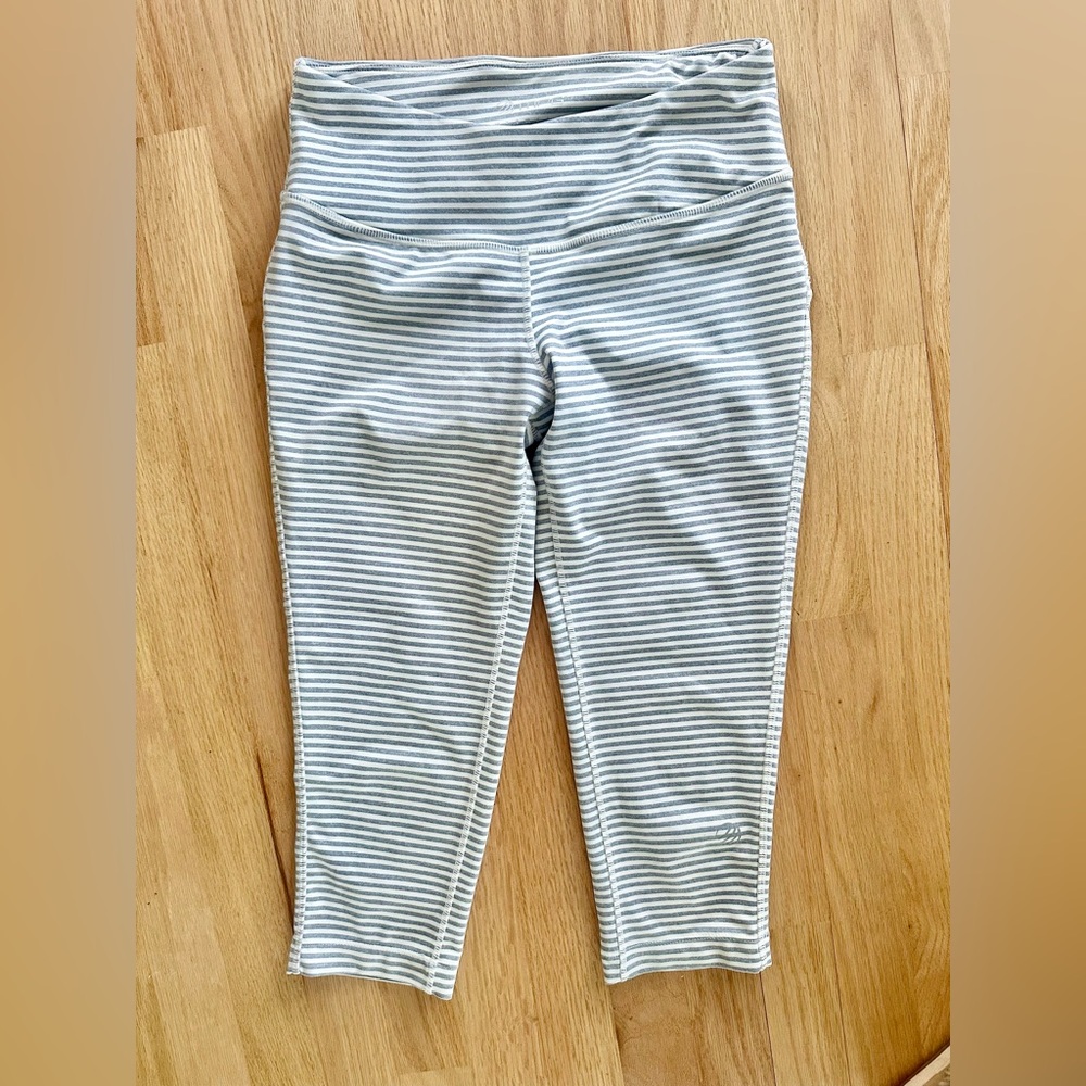 Mpg gray and white stripe Capri workout exercise pants nwot